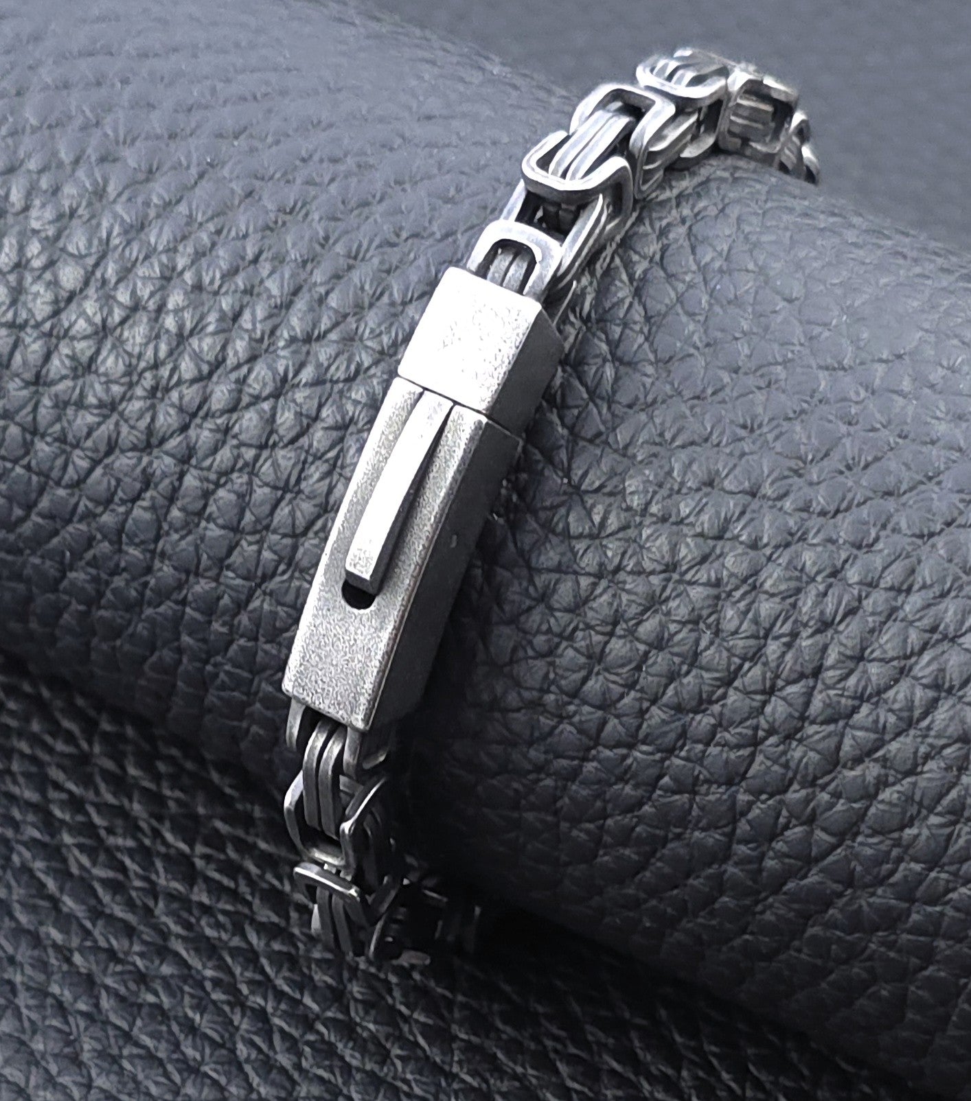 Men’s Stainless Steel Bracelet 21.5 cm – Byzantine Style, Metallic Black