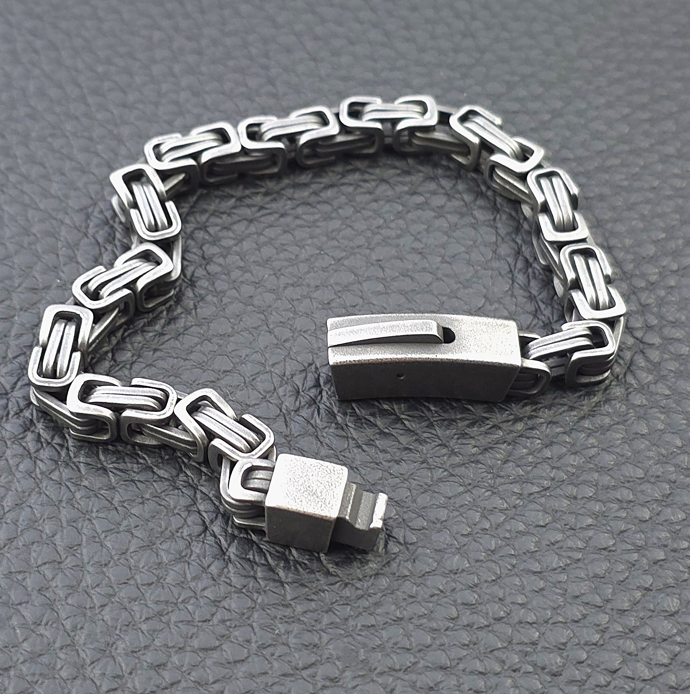 Men’s Stainless Steel Bracelet 21.5 cm – Byzantine Style, Metallic Black