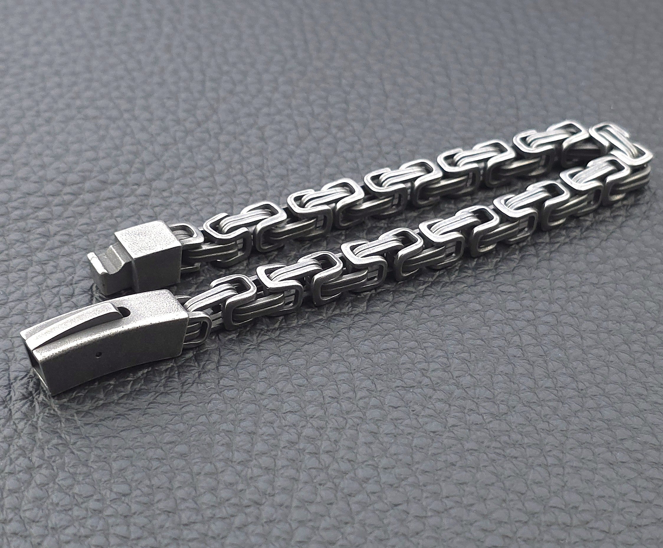 Men’s Stainless Steel Bracelet 21.5 cm – Byzantine Style, Metallic Black